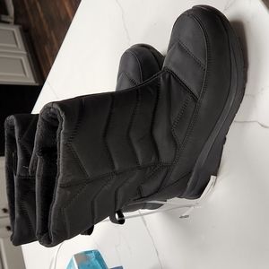 NWT Black winter boots